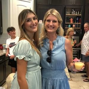 Meet your Posher, Stacy